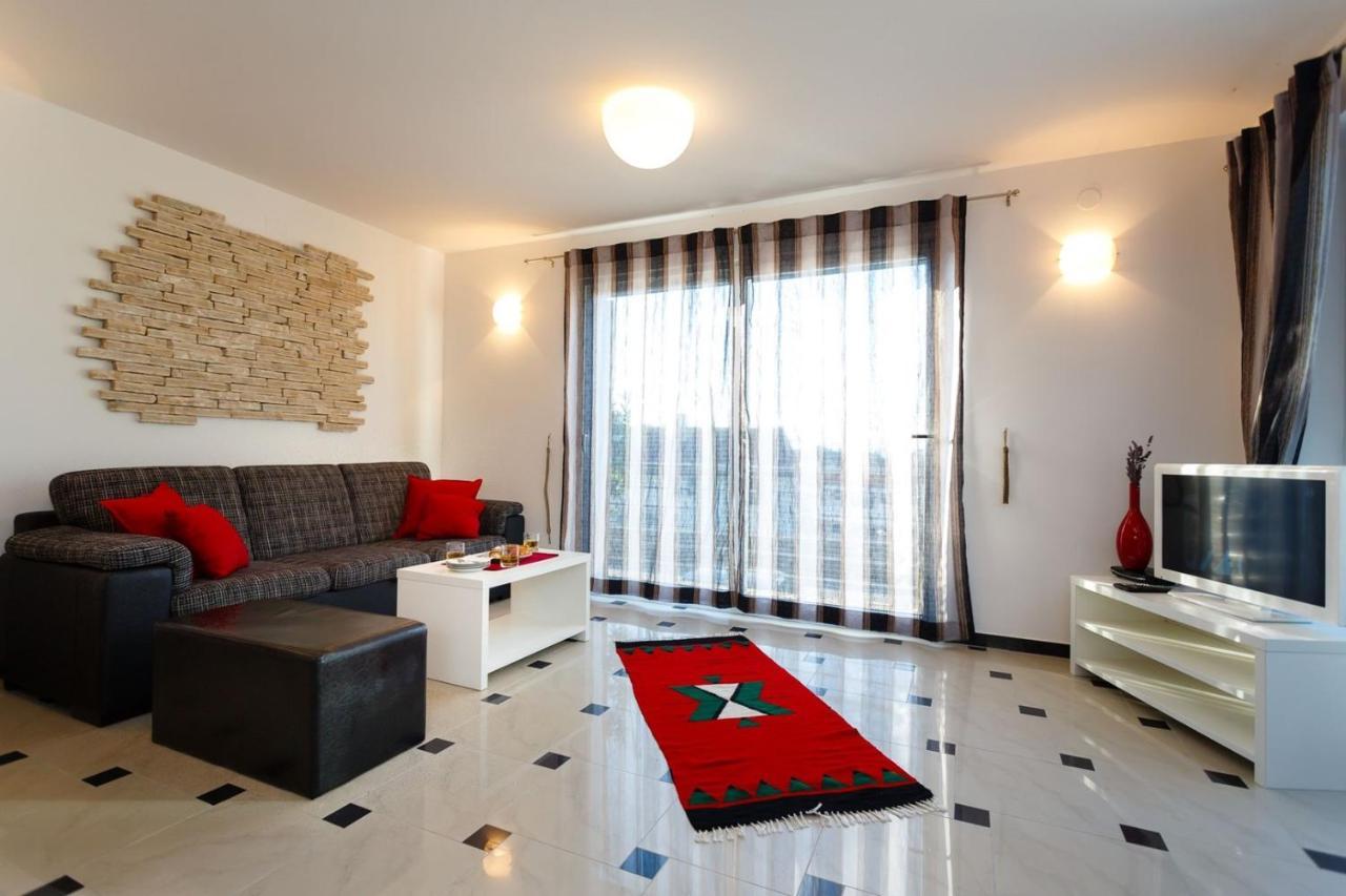 מאלינסקה Apartments Adria מראה חיצוני תמונה