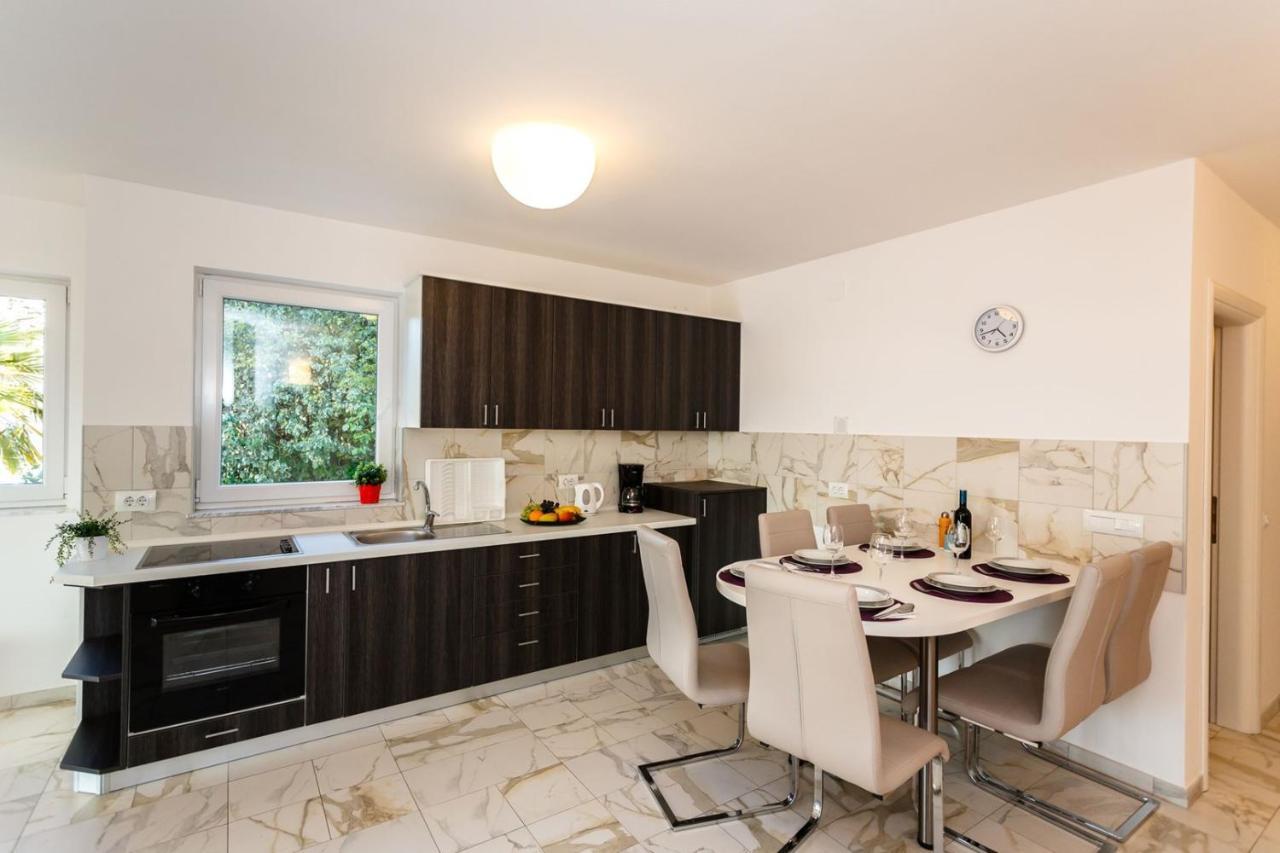 מאלינסקה Apartments Adria מראה חיצוני תמונה