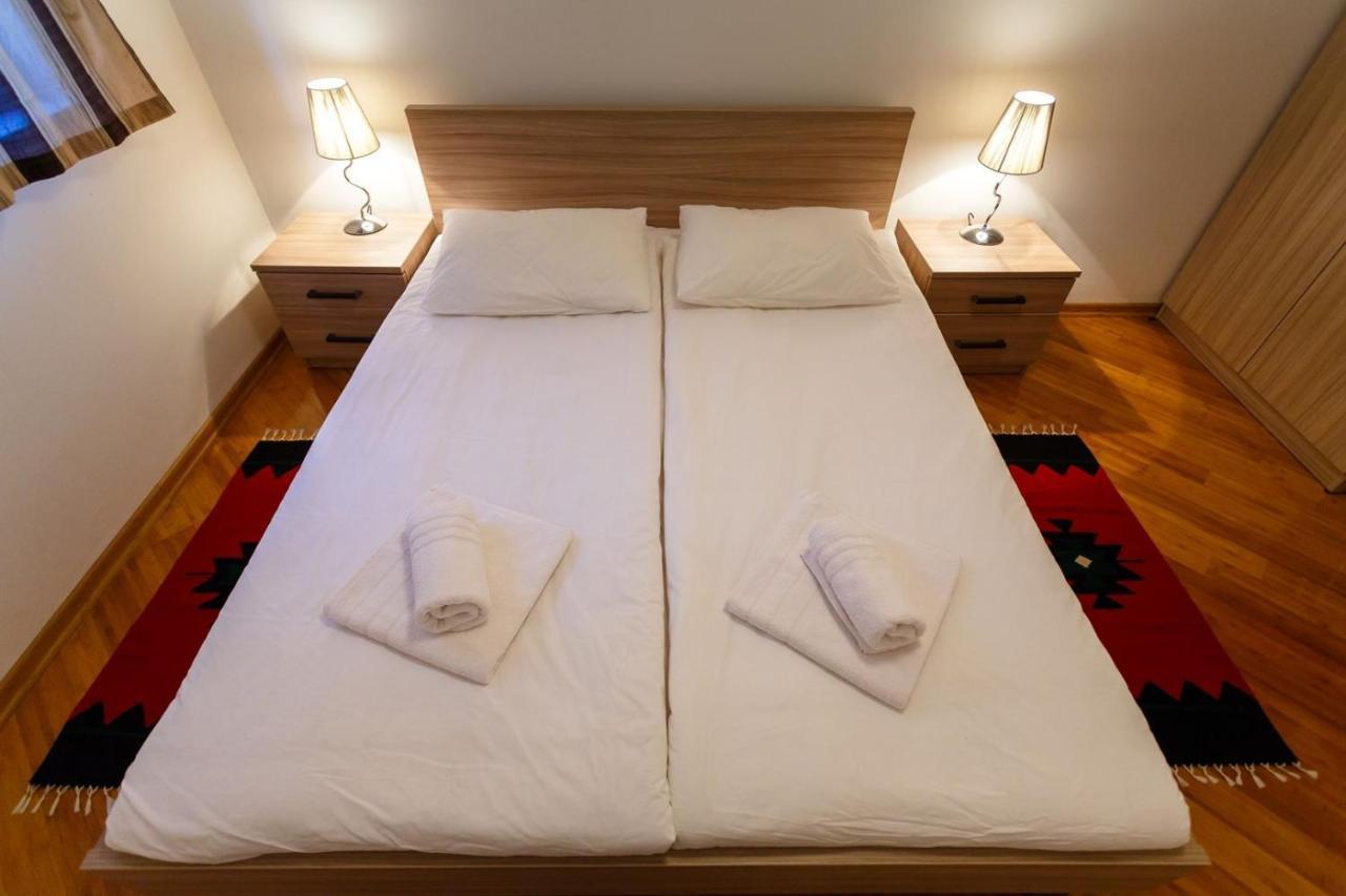 מאלינסקה Apartments Adria מראה חיצוני תמונה