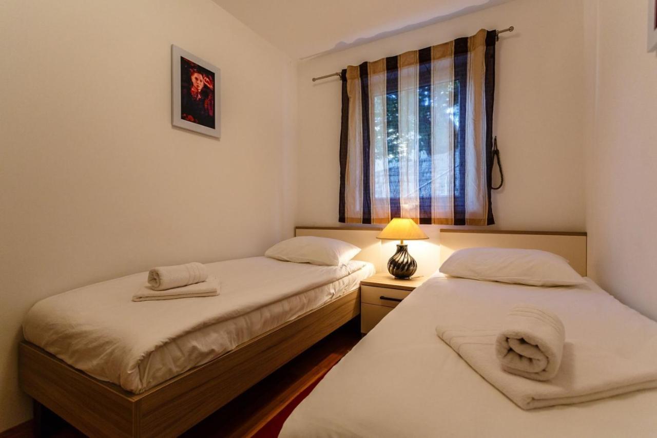 מאלינסקה Apartments Adria מראה חיצוני תמונה