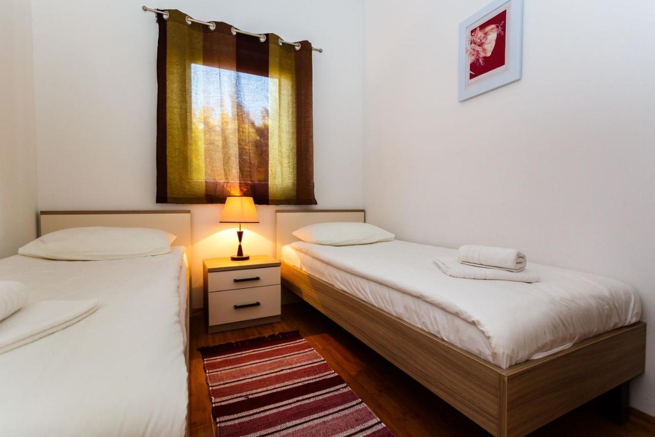מאלינסקה Apartments Adria מראה חיצוני תמונה