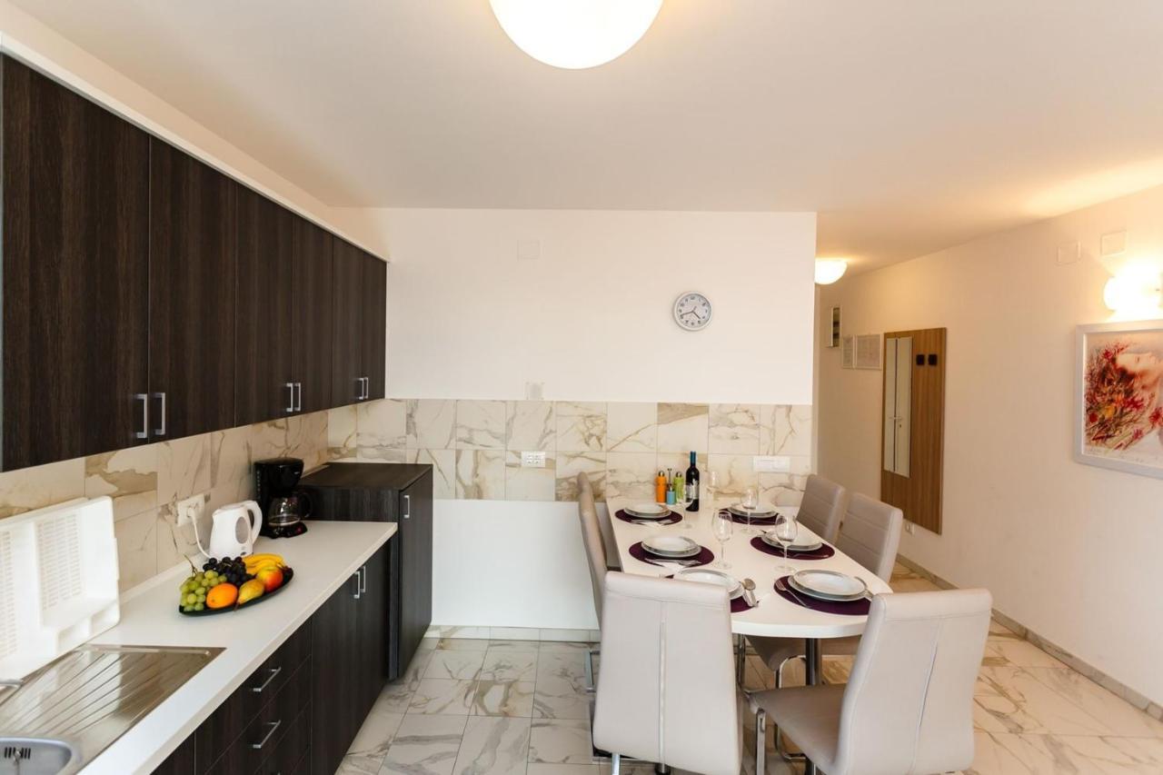 מאלינסקה Apartments Adria מראה חיצוני תמונה